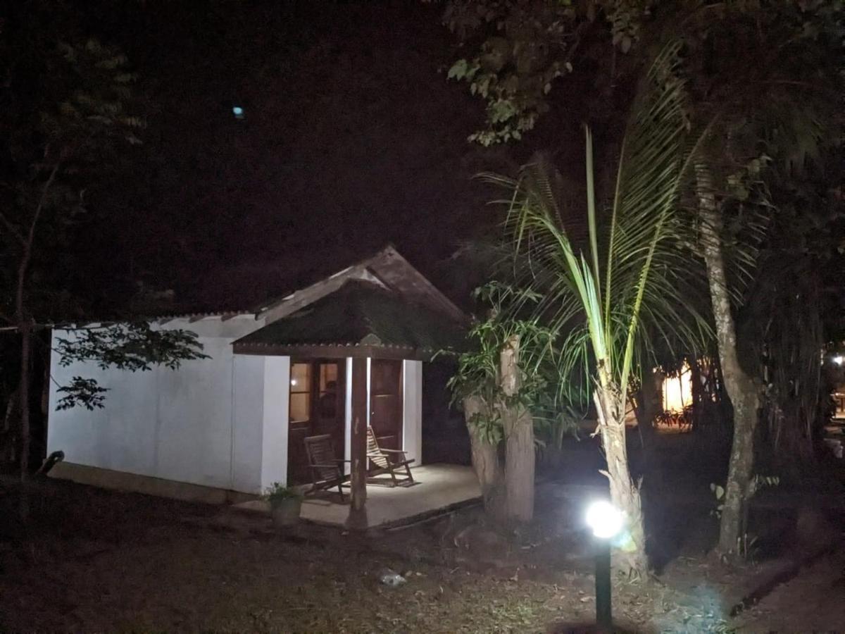 Silent Cabana And Restaurant Marakolliya, Tangalle Ngoại thất bức ảnh