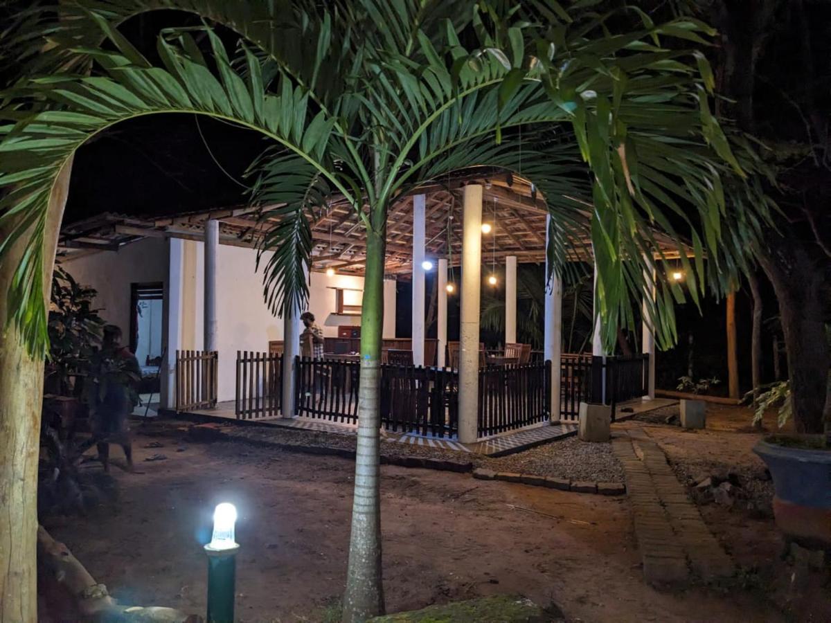 Silent Cabana And Restaurant Marakolliya, Tangalle Ngoại thất bức ảnh